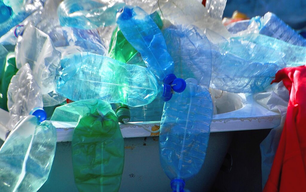 Jak przebiega proces recyklingu tworzyw sztucznych?